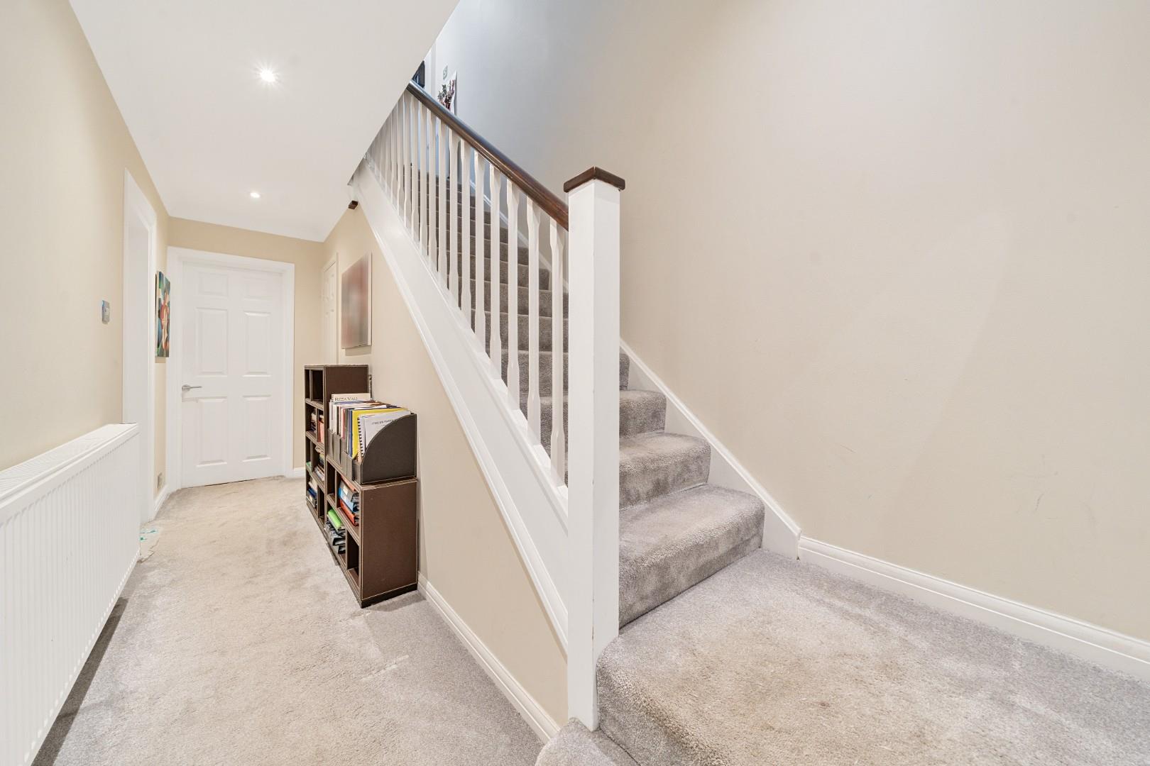 Goodwyn Avenue, Mill Hill